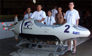 The University of Washington team and submarine, 2004.